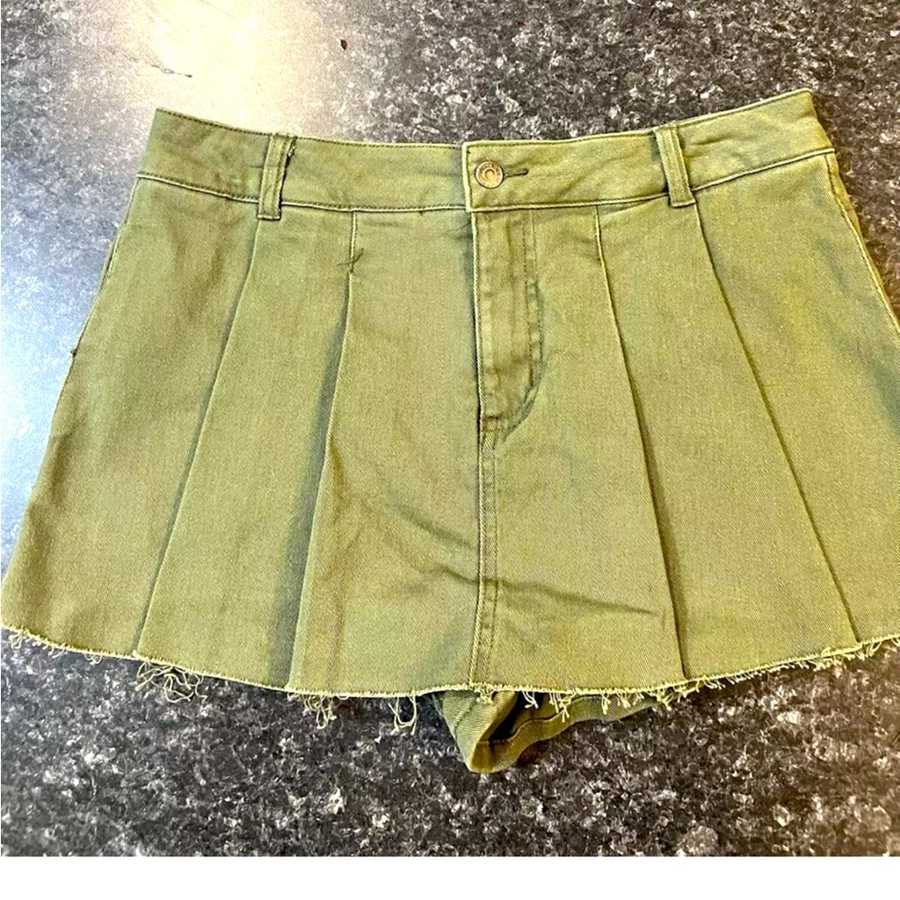 forever 21 Olive Green Pleated  skort Size Large Brand New‎ With Tags